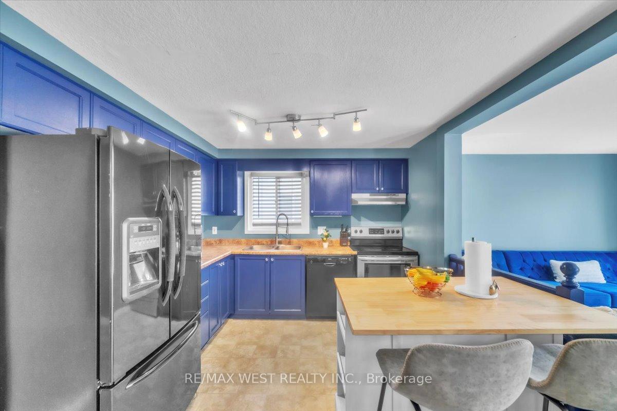 Photo 4 of 55 Dahlia Street, Kitchener — HOMEH