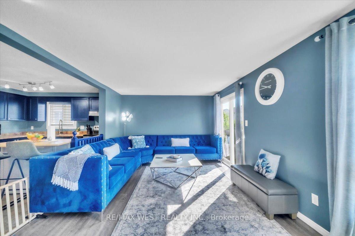 Photo 5 of 55 Dahlia Street, Kitchener — HOMEH