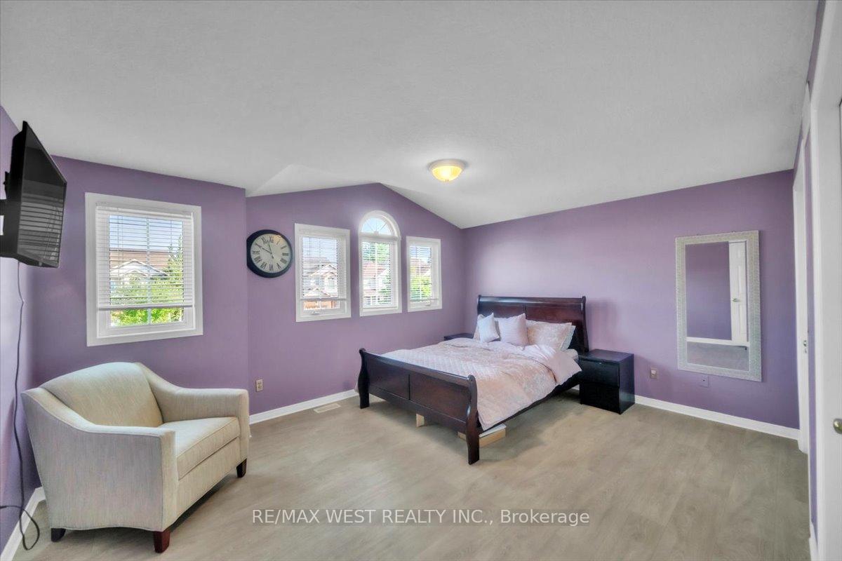 Photo 9 of 55 Dahlia Street, Kitchener — HOMEH