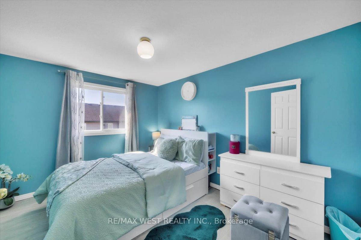 Photo 10 of 55 Dahlia Street, Kitchener — HOMEH