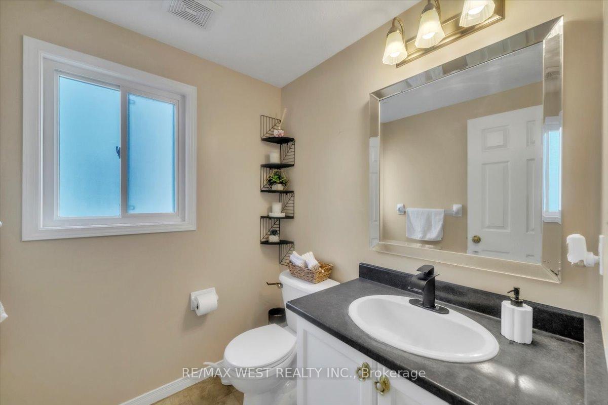 Photo 14 of 55 Dahlia Street, Kitchener — HOMEH