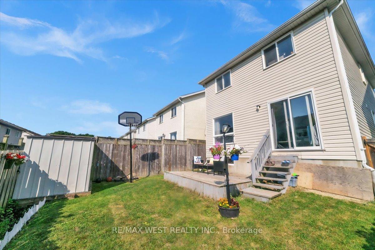 Photo 16 of 55 Dahlia Street, Kitchener — HOMEH