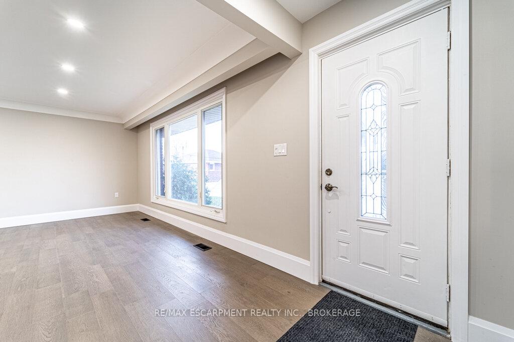 Photo 2 of Unit Upper, 46 Cloke Court, Hamilton, Sunninghill — HOMEH