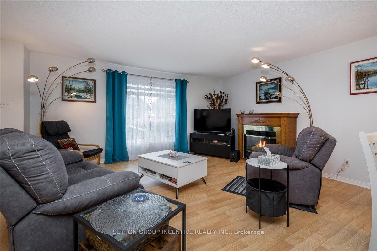 Photo 5 of 22 Primrose Lane, Innisfil, Rural Innisfil — HOMEH