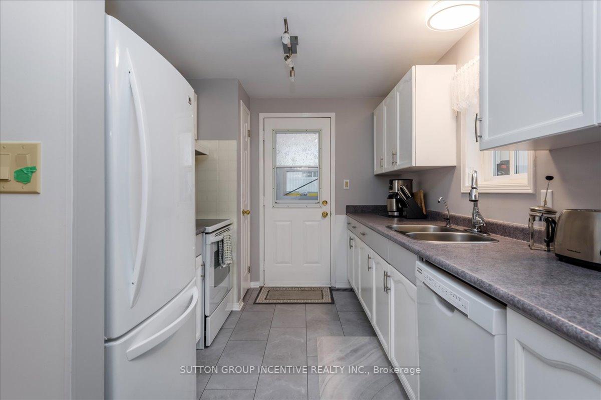 Photo 10 of 22 Primrose Lane, Innisfil, Rural Innisfil — HOMEH