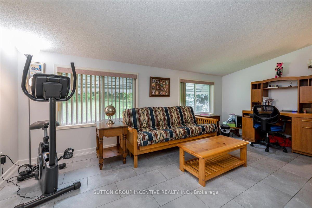 Photo 12 of 22 Primrose Lane, Innisfil, Rural Innisfil — HOMEH