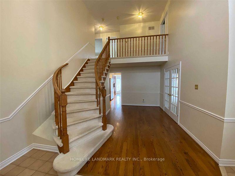 Photo 2 of 14 Roverdale Court, Markham, Unionville — HOMEH