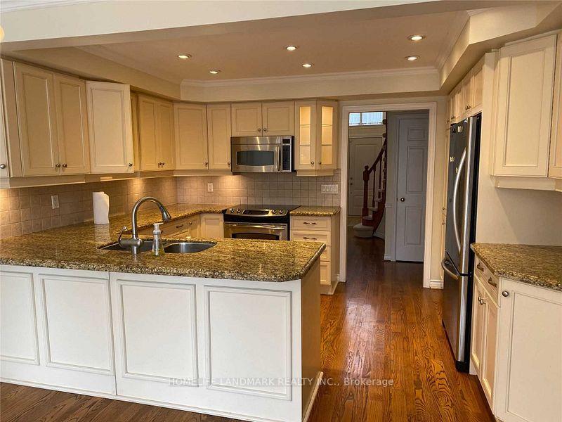 Photo 3 of 14 Roverdale Court, Markham, Unionville — HOMEH