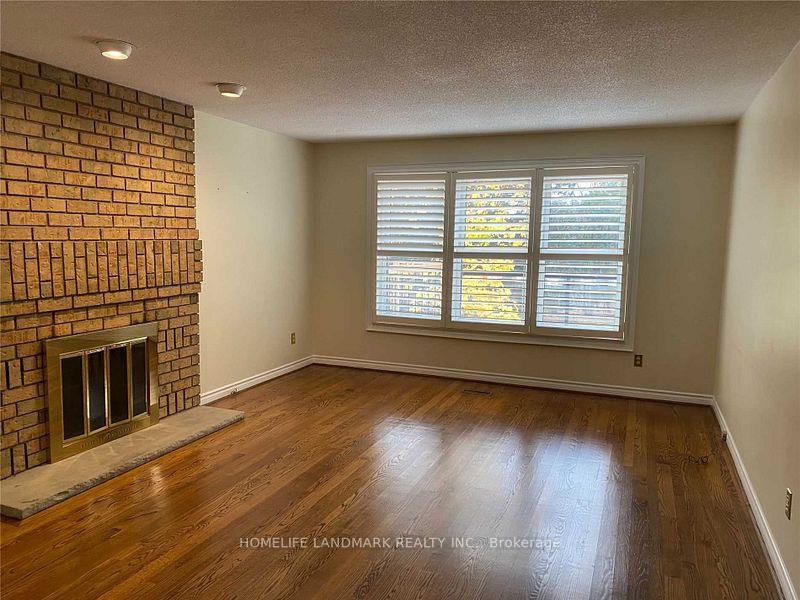 Photo 4 of 14 Roverdale Court, Markham, Unionville — HOMEH