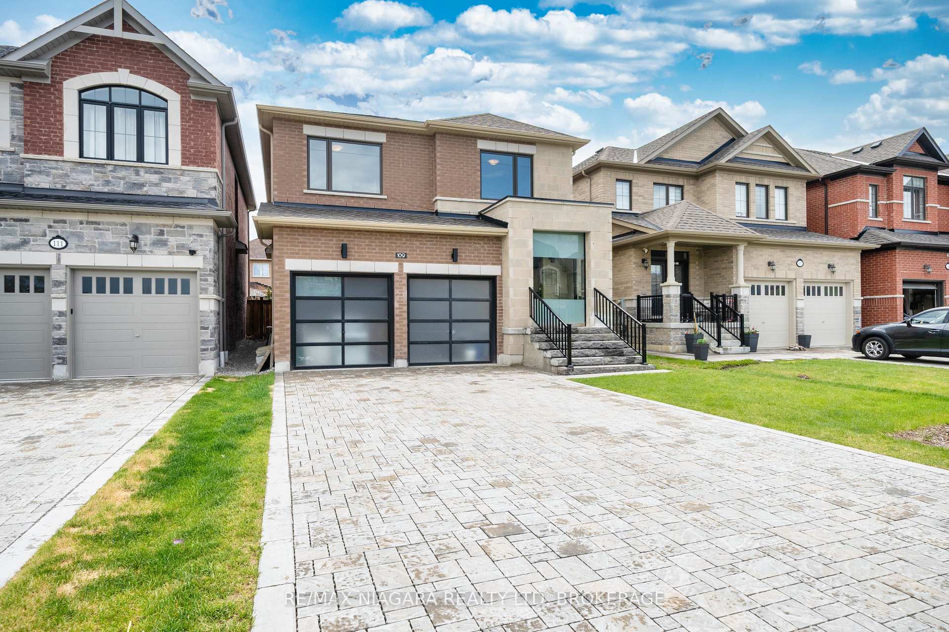 Photo 2 of 109 Jinnah Avenue, Markham, Middlefield — HOMEH