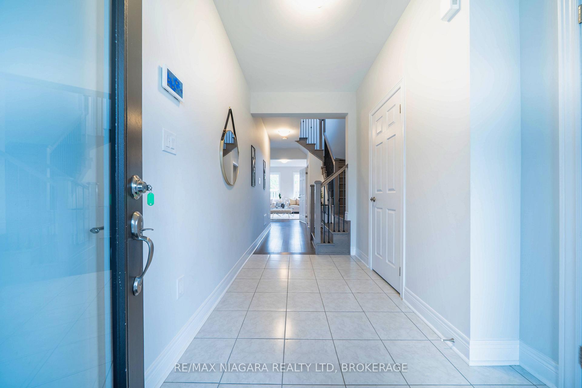 Photo 7 of 109 Jinnah Avenue, Markham, Middlefield — HOMEH