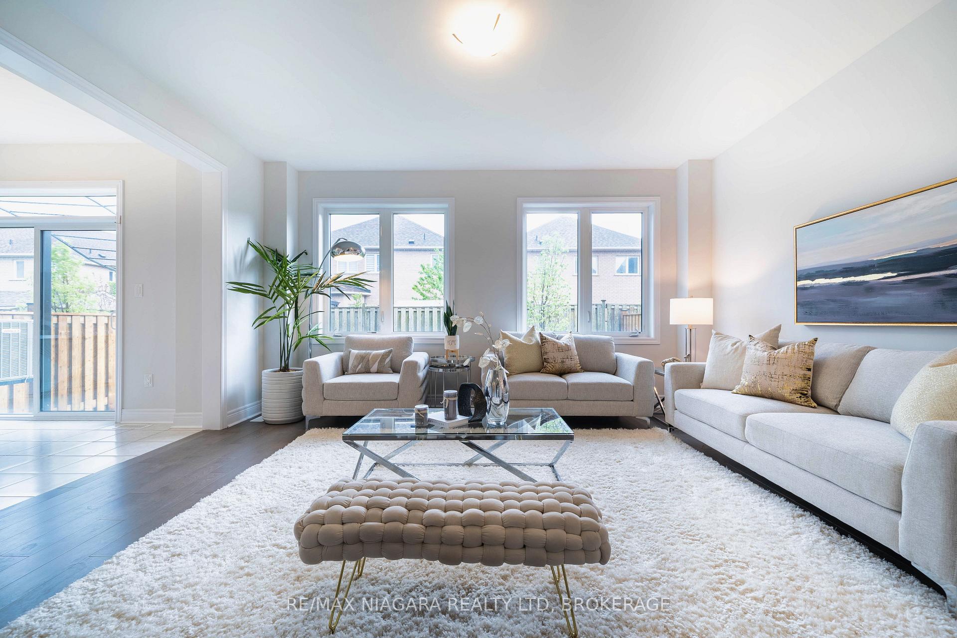 Photo 10 of 109 Jinnah Avenue, Markham, Middlefield — HOMEH