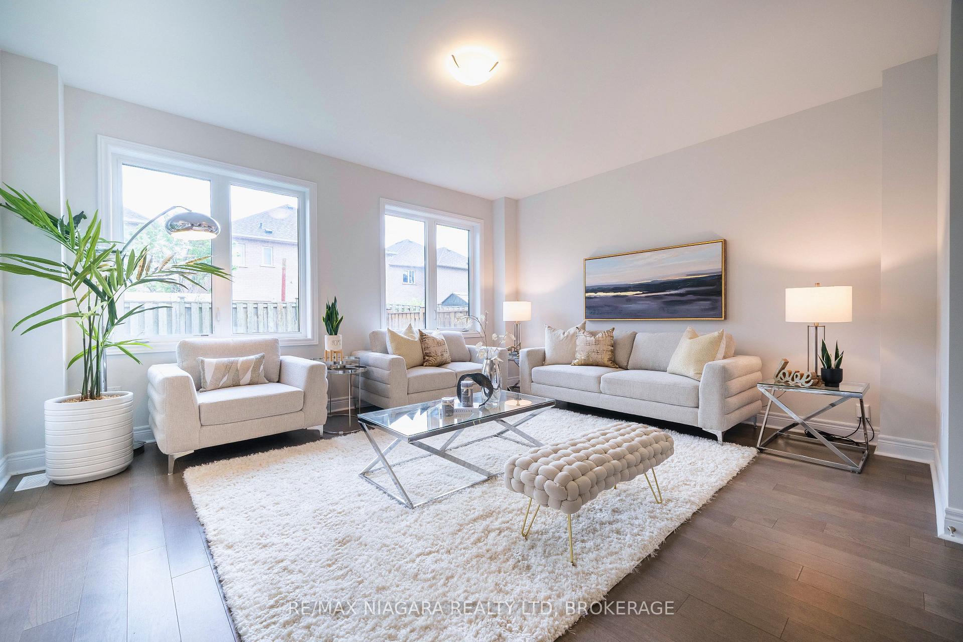 Photo 11 of 109 Jinnah Avenue, Markham, Middlefield — HOMEH