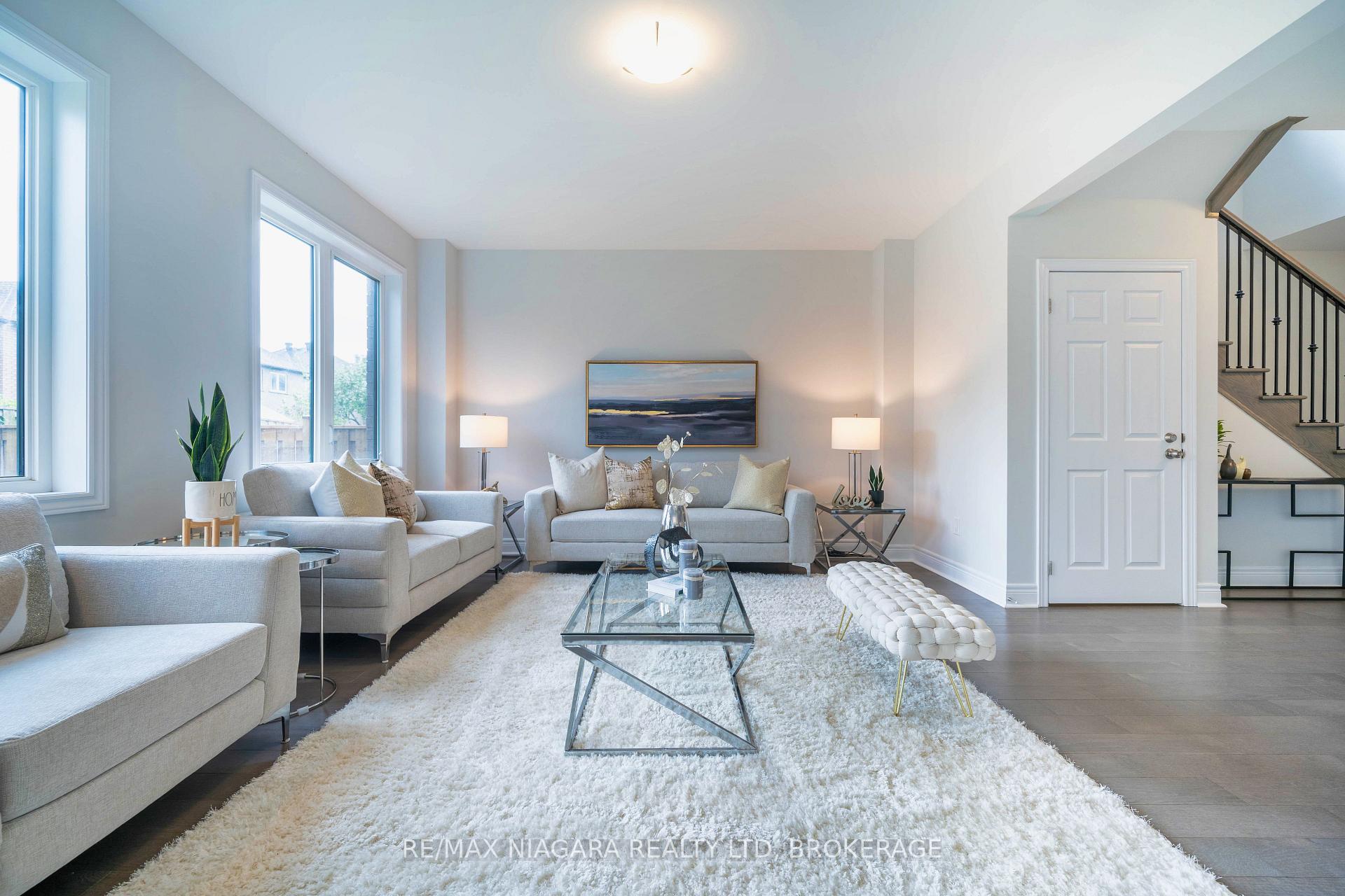 Photo 12 of 109 Jinnah Avenue, Markham, Middlefield — HOMEH