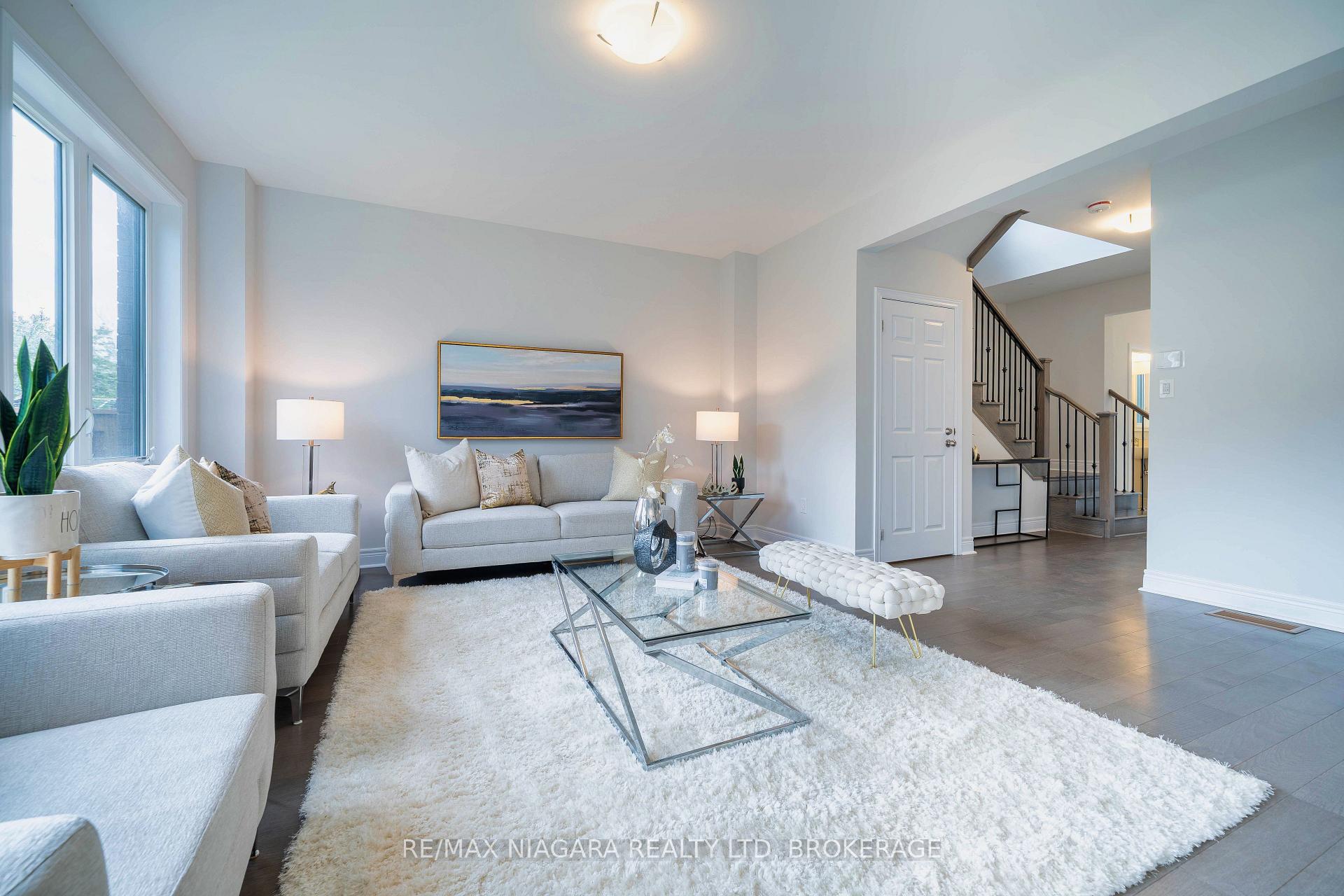 Photo 13 of 109 Jinnah Avenue, Markham, Middlefield — HOMEH