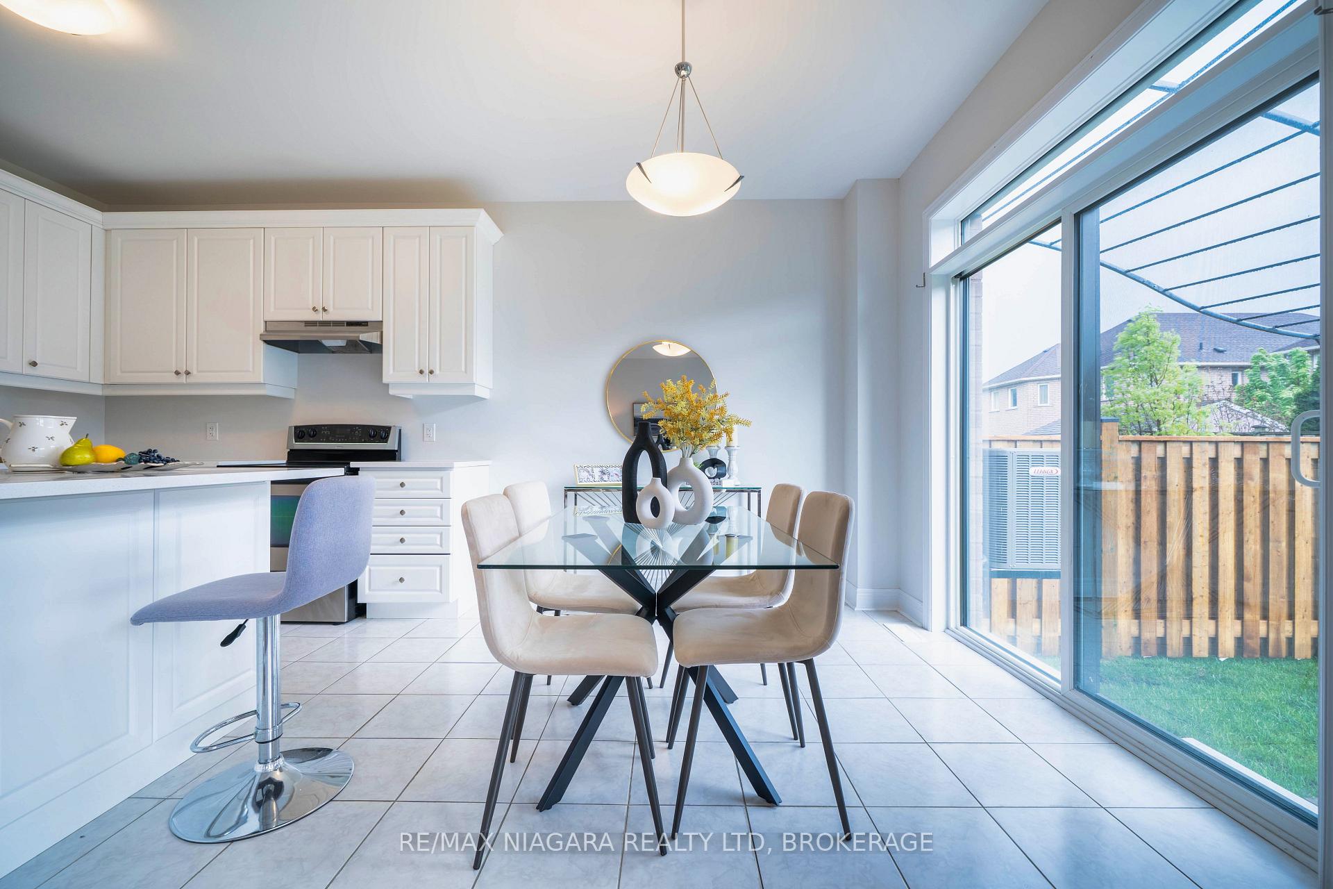 Photo 14 of 109 Jinnah Avenue, Markham, Middlefield — HOMEH