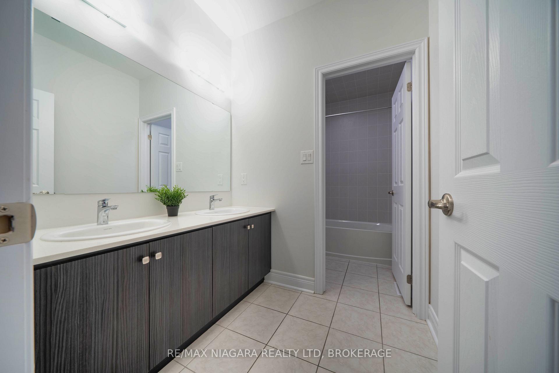 Photo 31 of 109 Jinnah Avenue, Markham, Middlefield — HOMEH