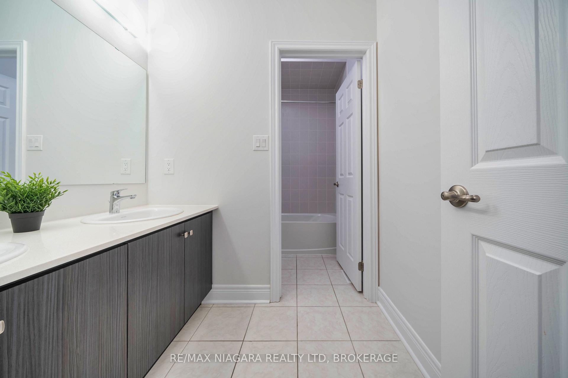 Photo 32 of 109 Jinnah Avenue, Markham, Middlefield — HOMEH