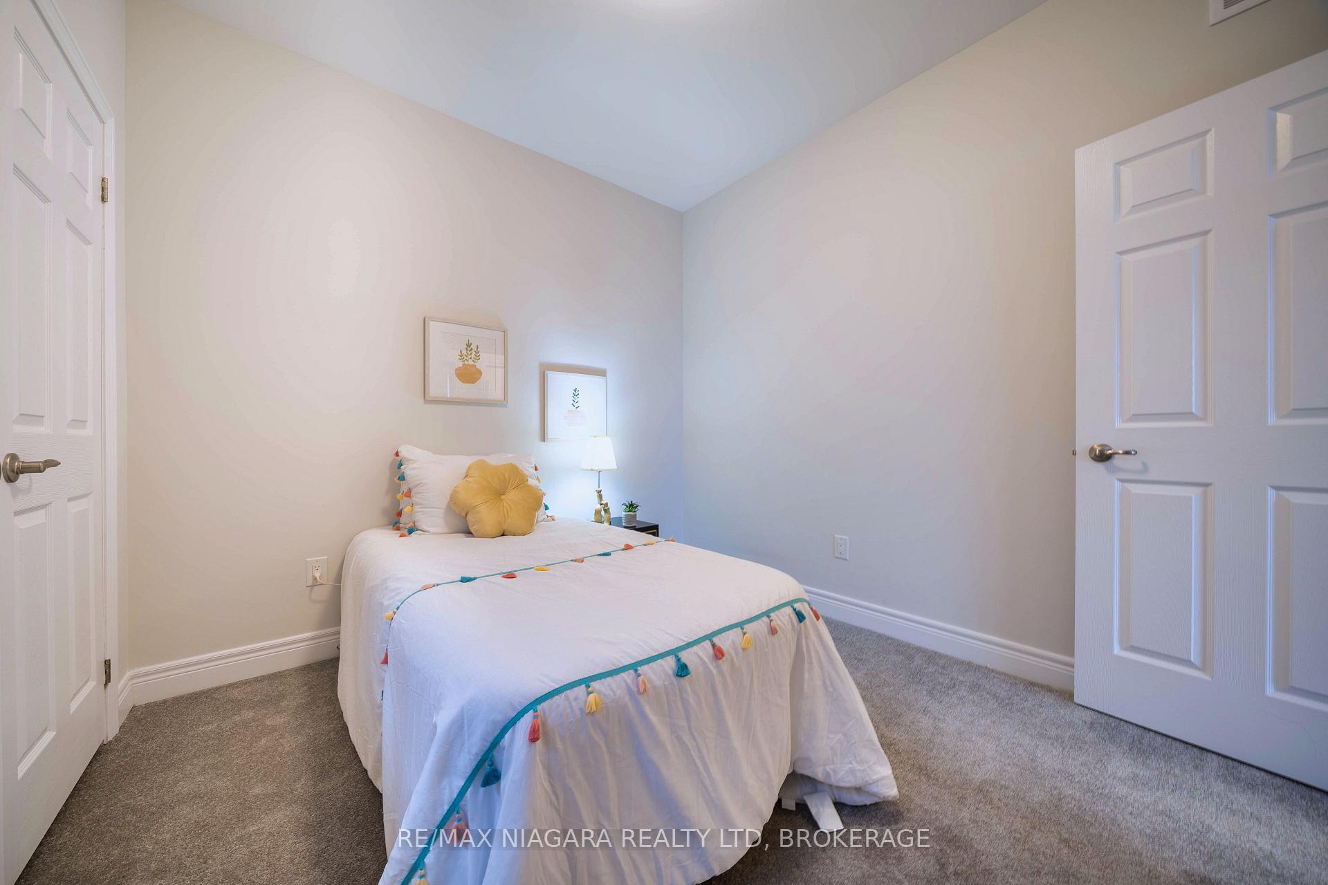 Photo 37 of 109 Jinnah Avenue, Markham, Middlefield — HOMEH