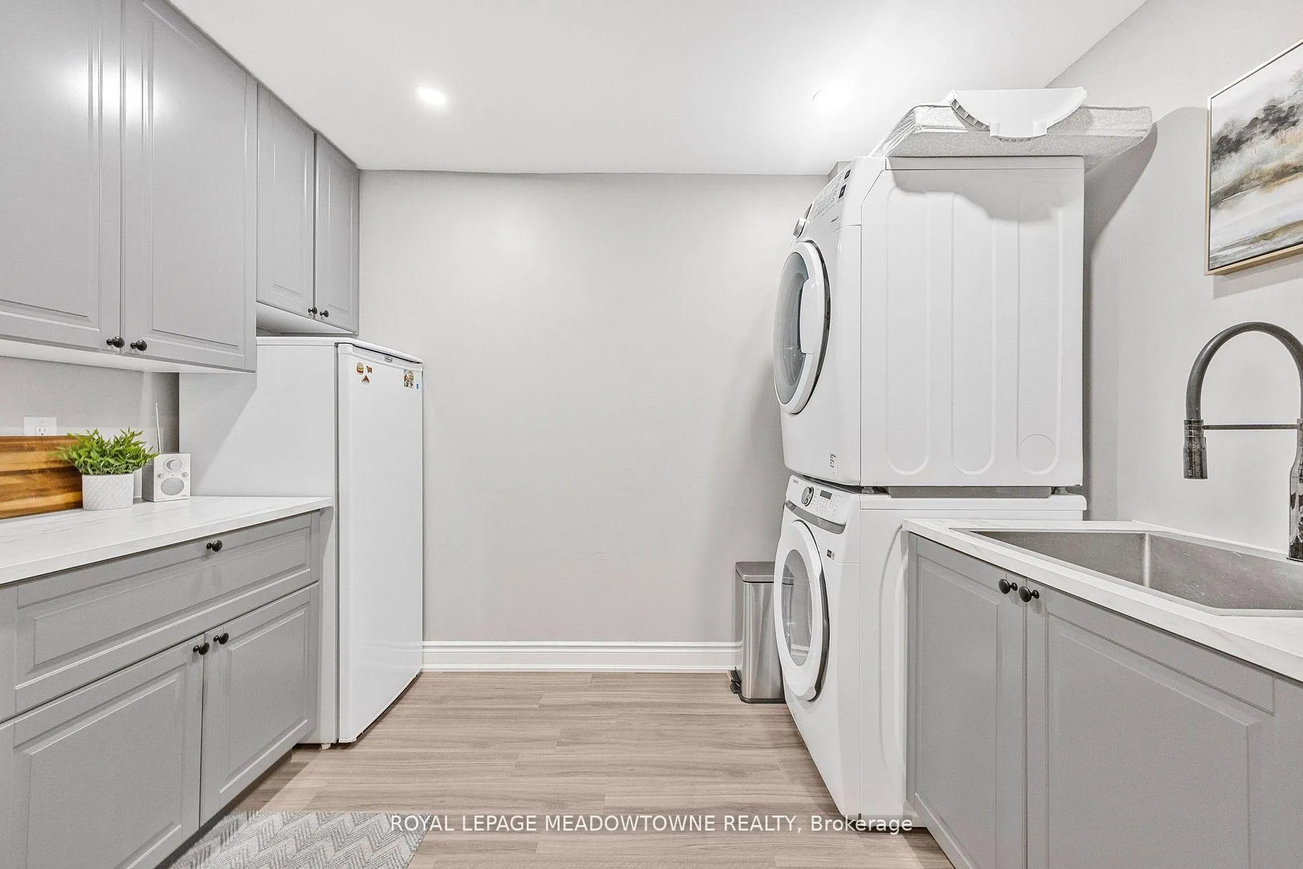 Photo 32 of 106 Campbell Avenue E, Milton, Campbellville — HOMEH