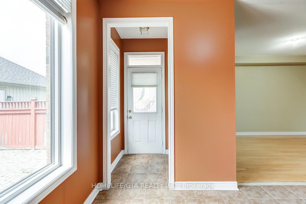 Photo 12 of 54 Outer Banks Drive, Markham, Cornell — HOMEH