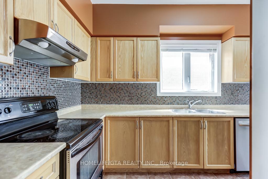 Photo 15 of 54 Outer Banks Drive, Markham, Cornell — HOMEH