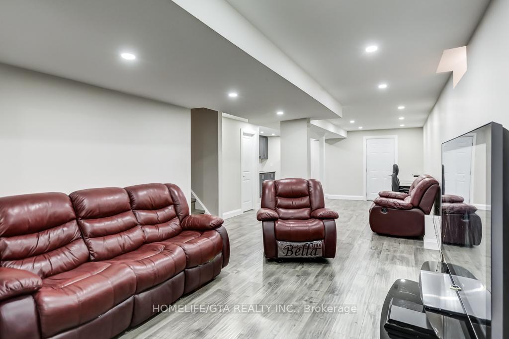 Photo 26 of 54 Outer Banks Drive, Markham, Cornell — HOMEH