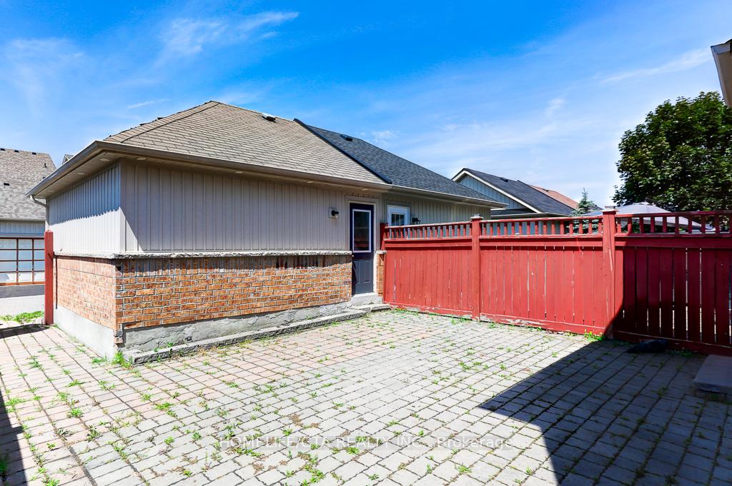 Photo 33 of 54 Outer Banks Drive, Markham, Cornell — HOMEH