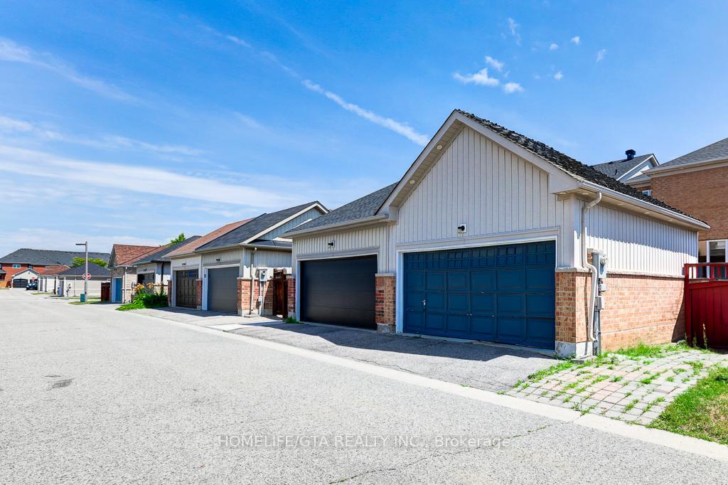 Photo 35 of 54 Outer Banks Drive, Markham, Cornell — HOMEH