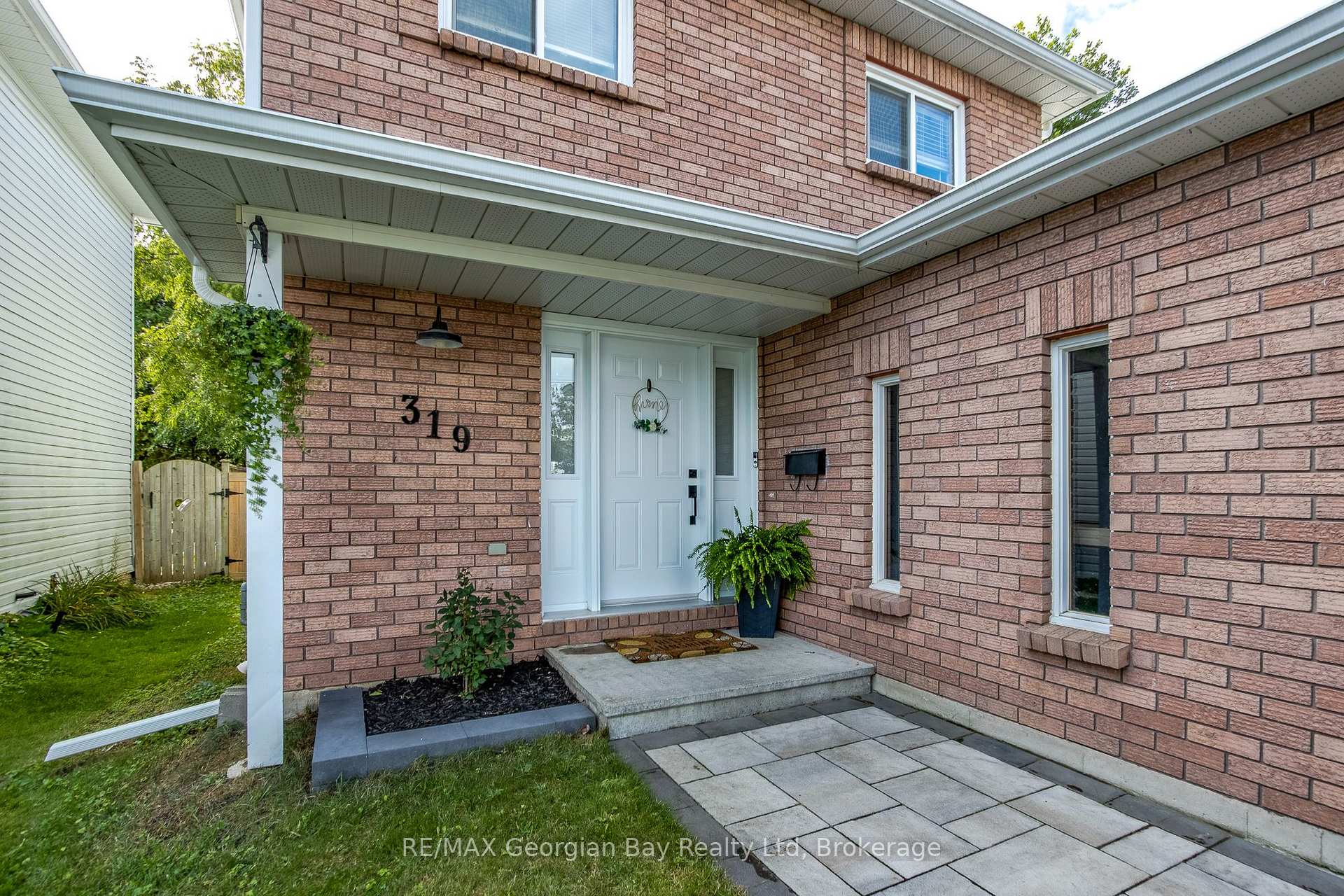 Photo 2 of 319 Ellen Street, Midland — HOMEH