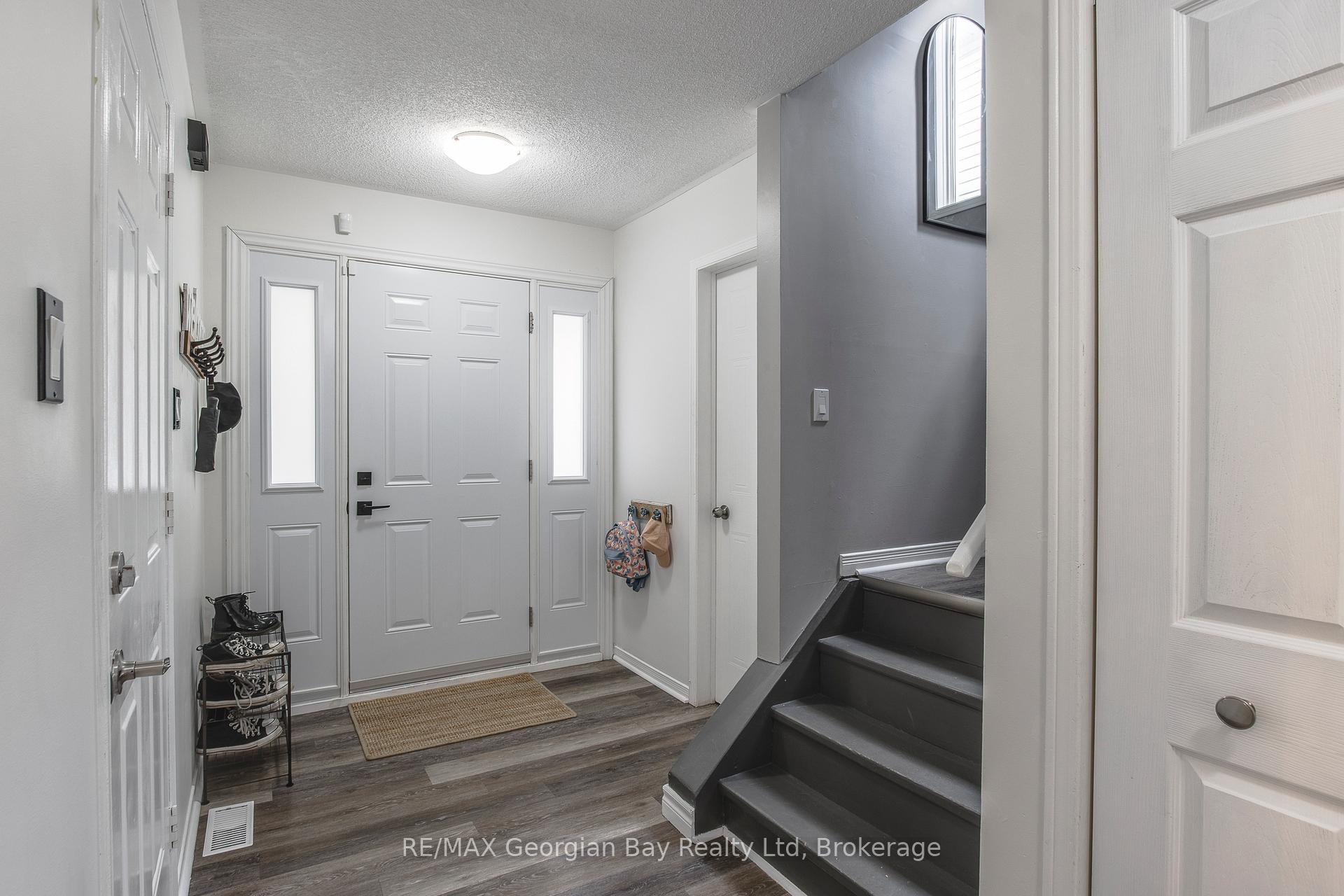 Photo 4 of 319 Ellen Street, Midland — HOMEH