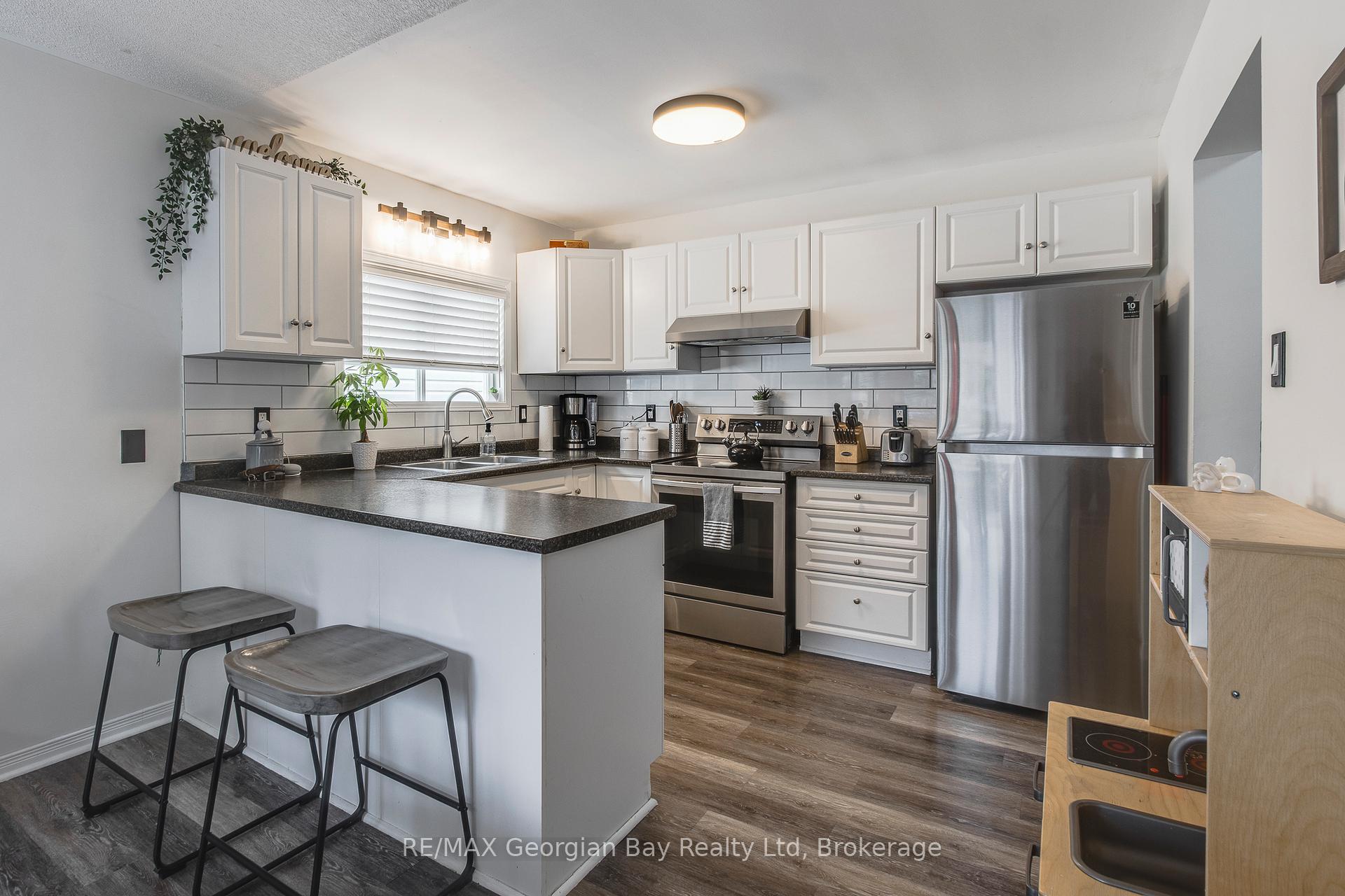 Photo 7 of 319 Ellen Street, Midland — HOMEH