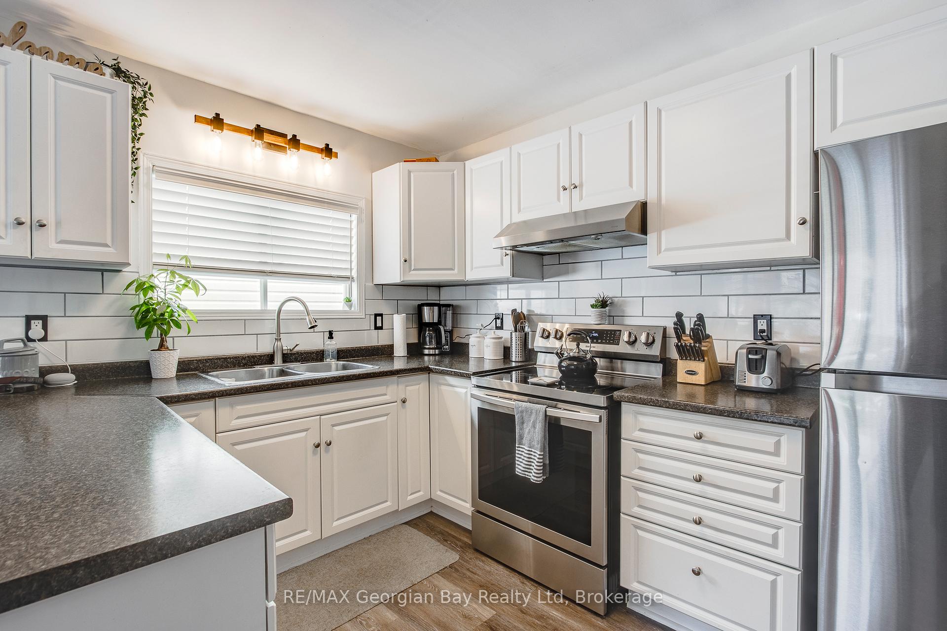 Photo 9 of 319 Ellen Street, Midland — HOMEH