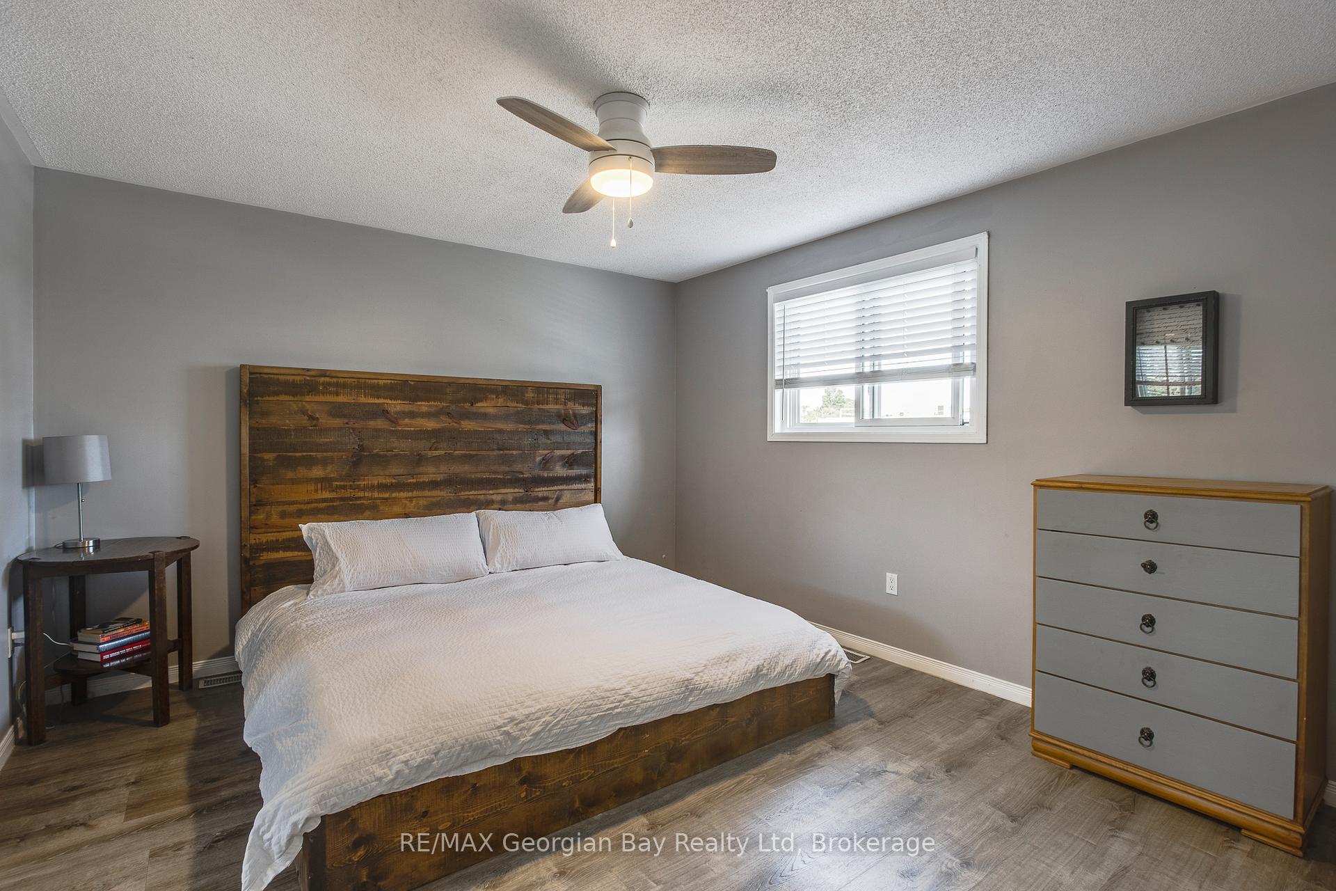 Photo 12 of 319 Ellen Street, Midland — HOMEH