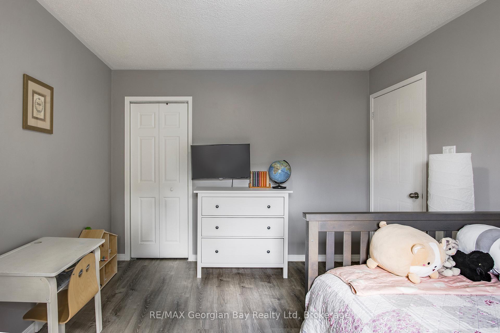 Photo 15 of 319 Ellen Street, Midland — HOMEH