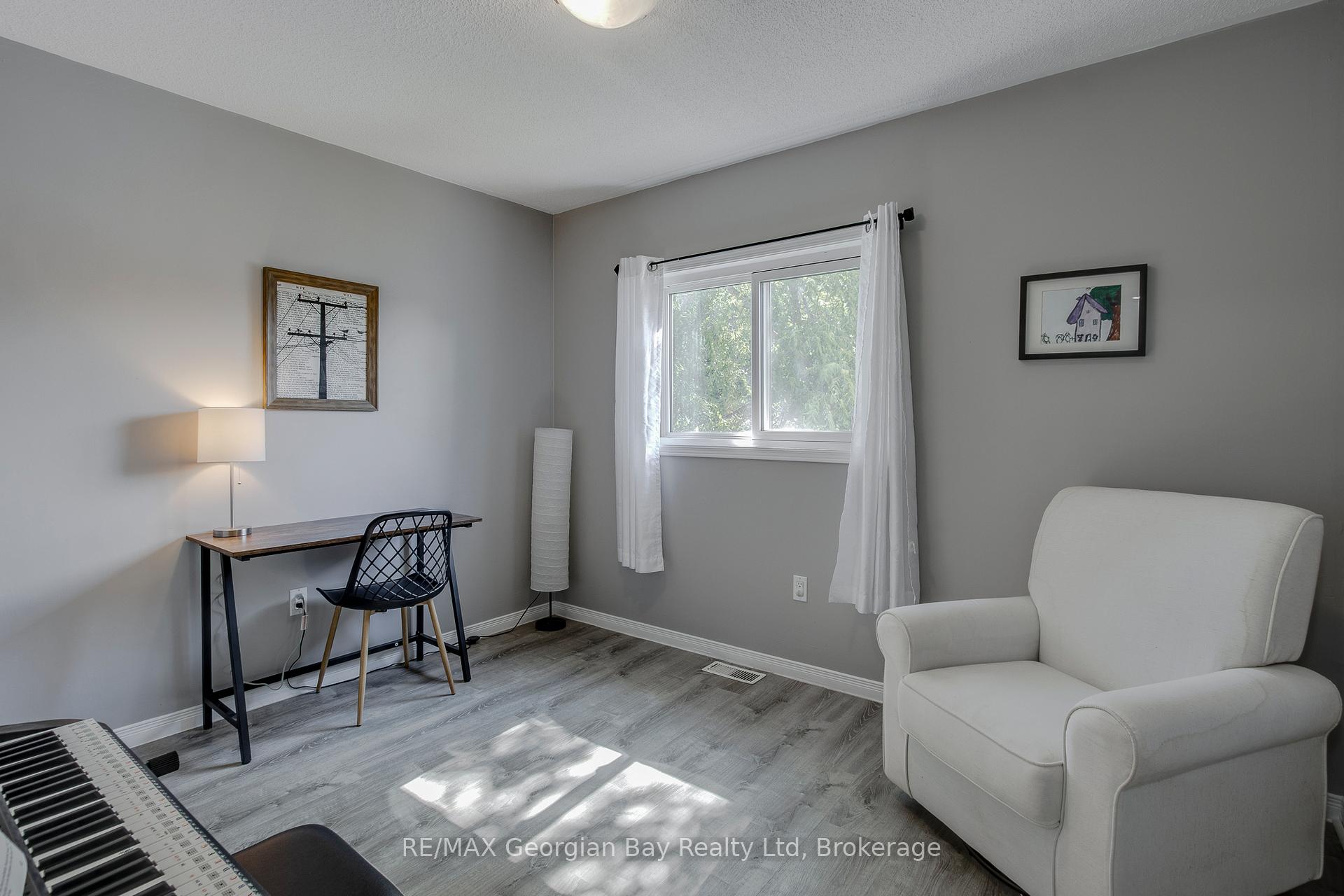 Photo 16 of 319 Ellen Street, Midland — HOMEH