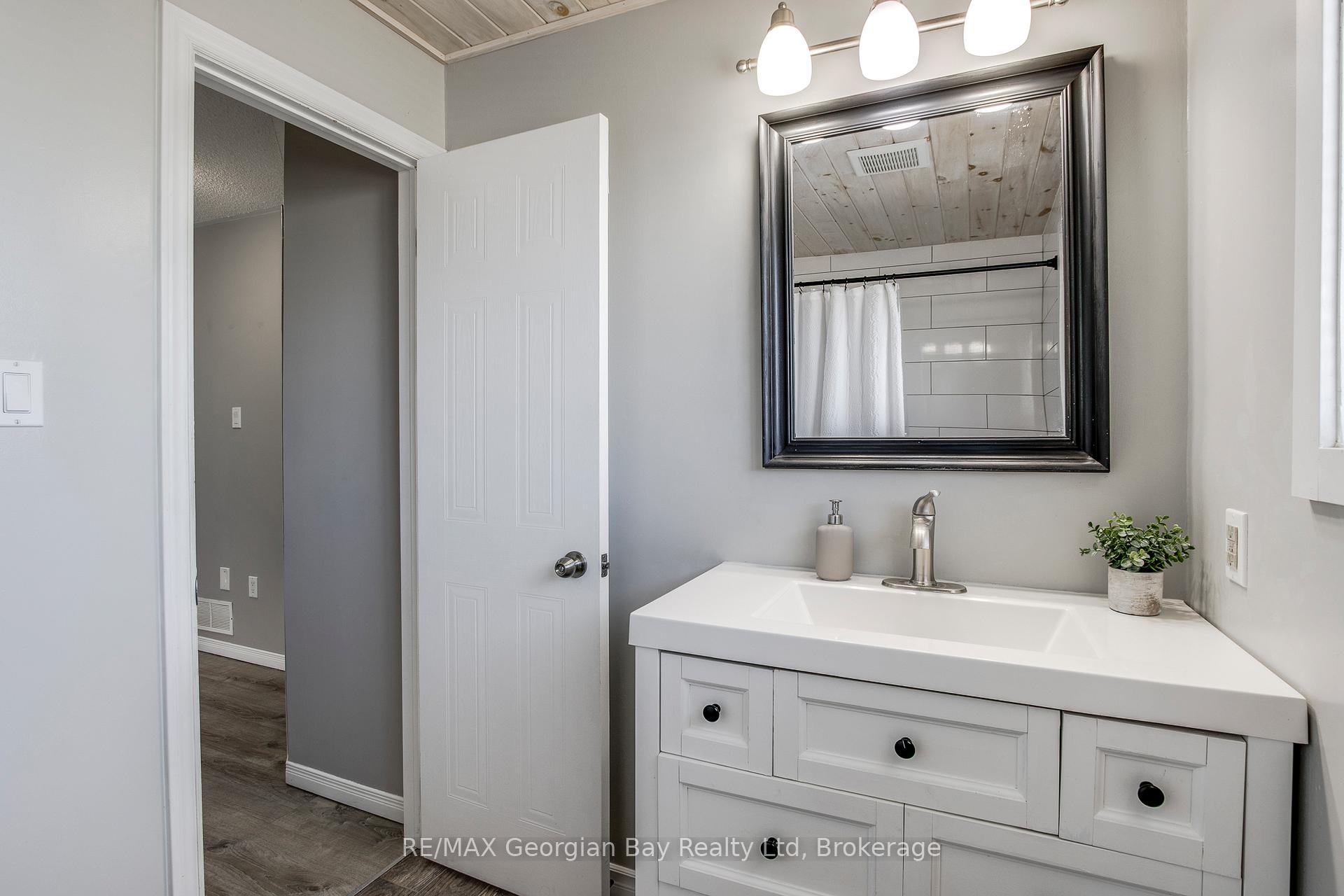 Photo 17 of 319 Ellen Street, Midland — HOMEH