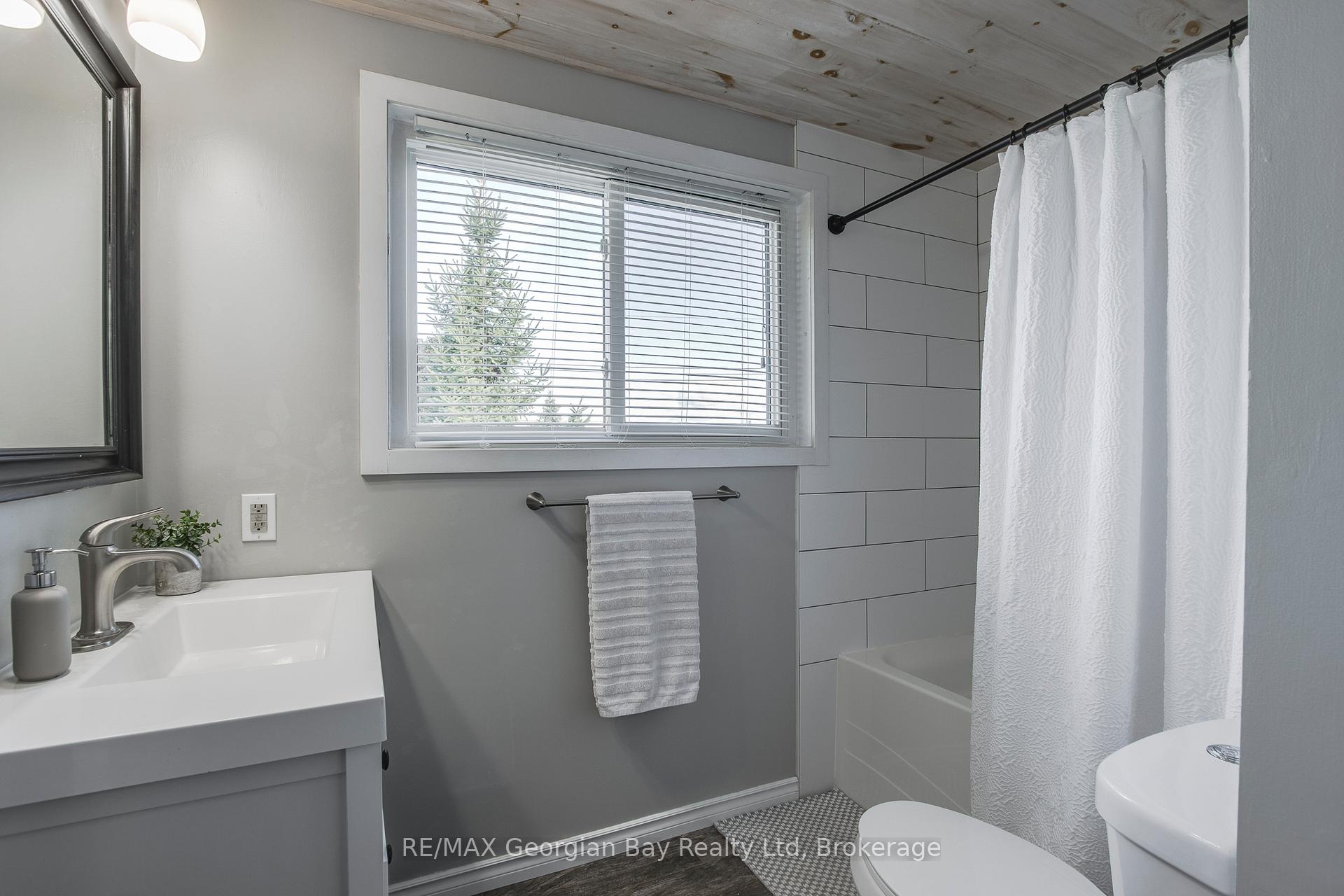 Photo 18 of 319 Ellen Street, Midland — HOMEH