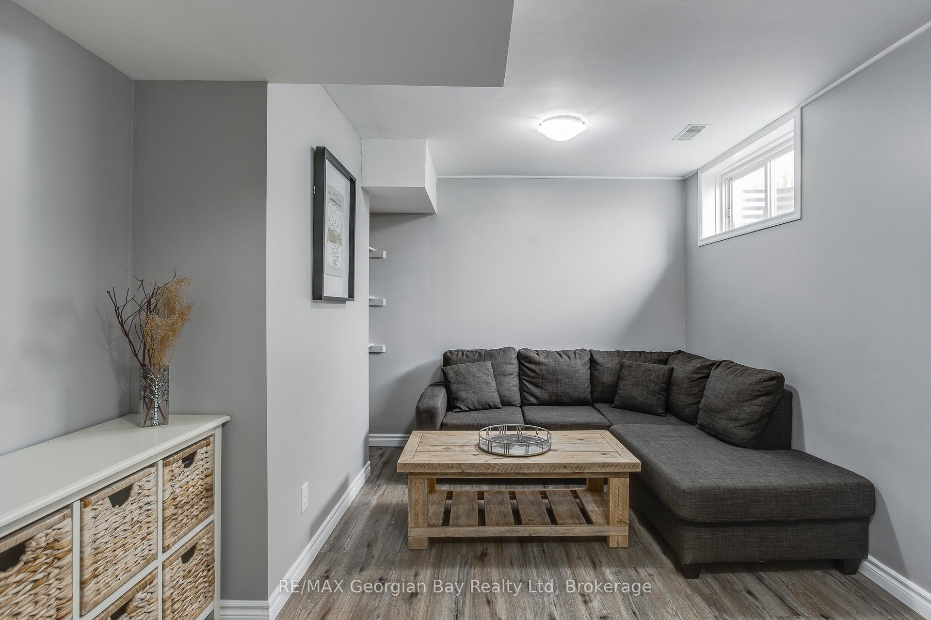 Photo 19 of 319 Ellen Street, Midland — HOMEH