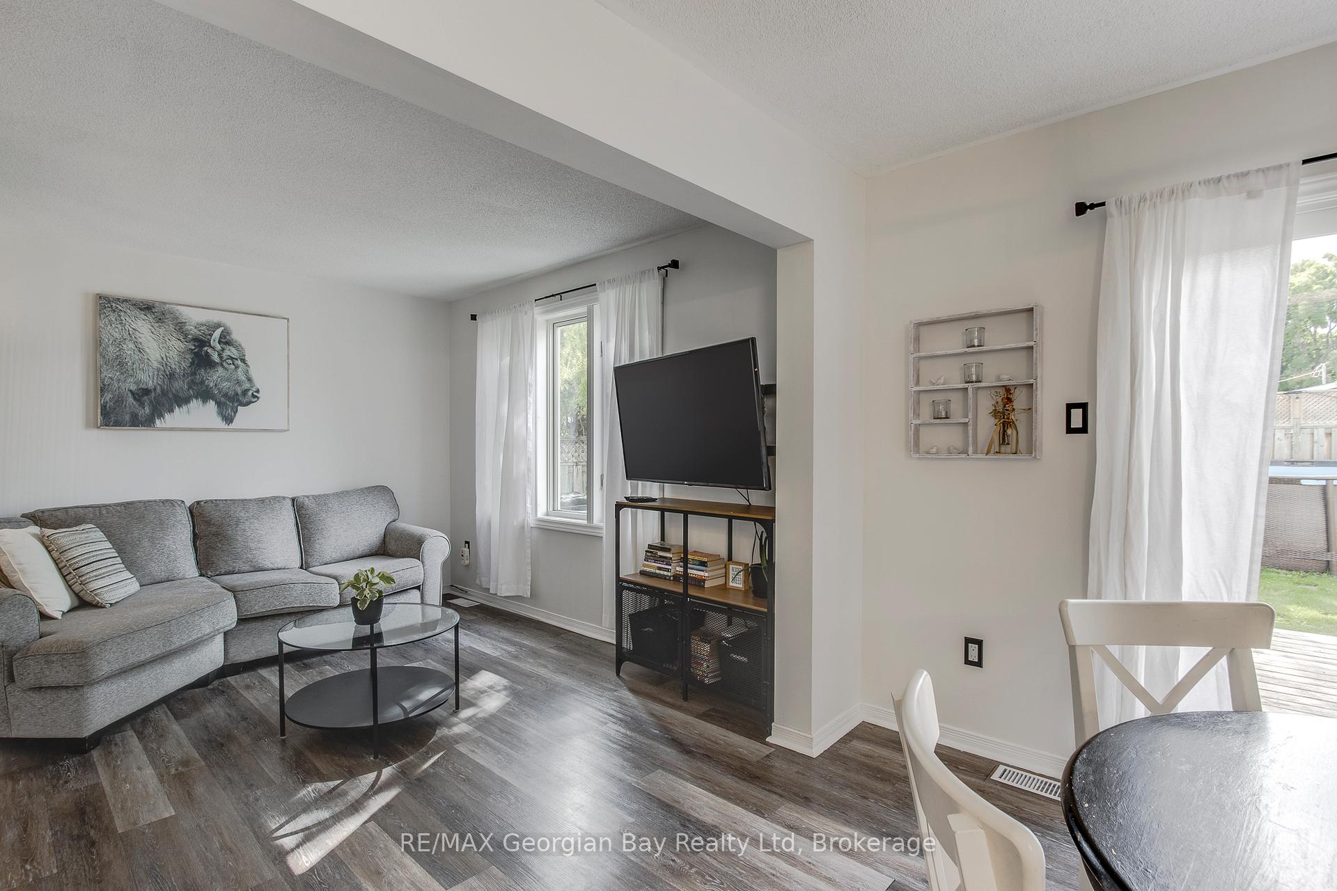 Photo 23 of 319 Ellen Street, Midland — HOMEH