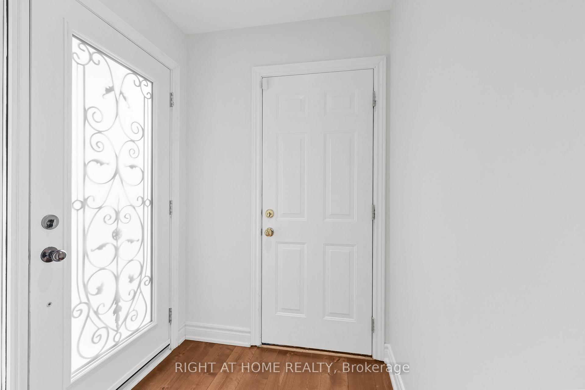 Photo 2 of 21 Spragg Circle, Markham, Markham Village — HOMEH