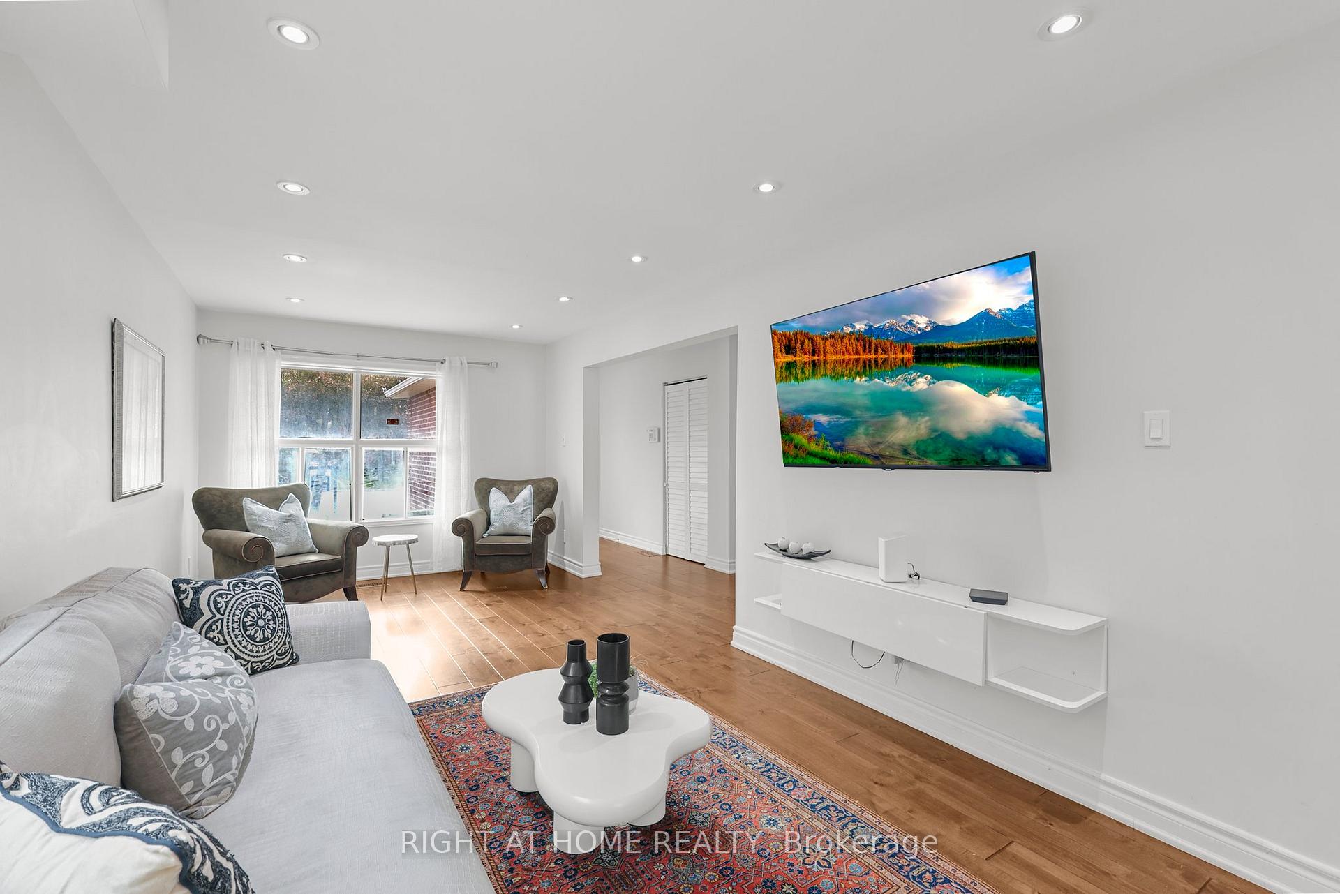 Photo 6 of 21 Spragg Circle, Markham, Markham Village — HOMEH