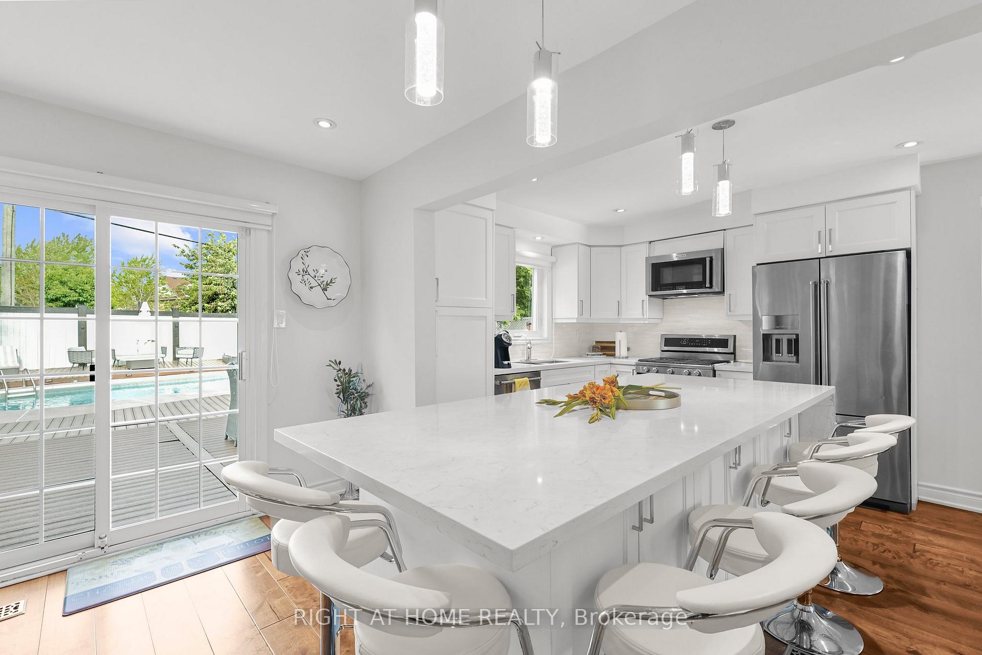 Photo 10 of 21 Spragg Circle, Markham, Markham Village — HOMEH