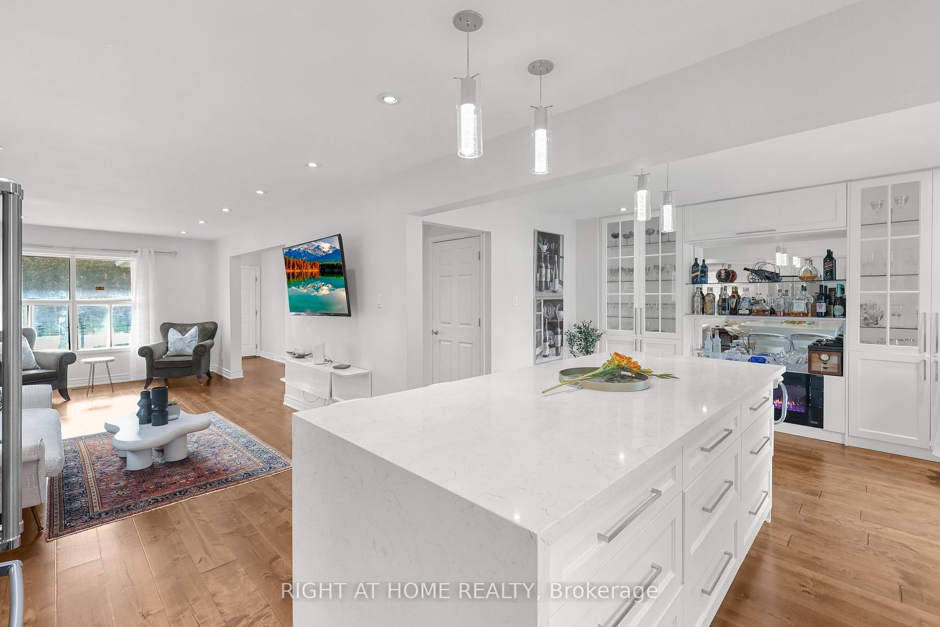Photo 12 of 21 Spragg Circle, Markham, Markham Village — HOMEH