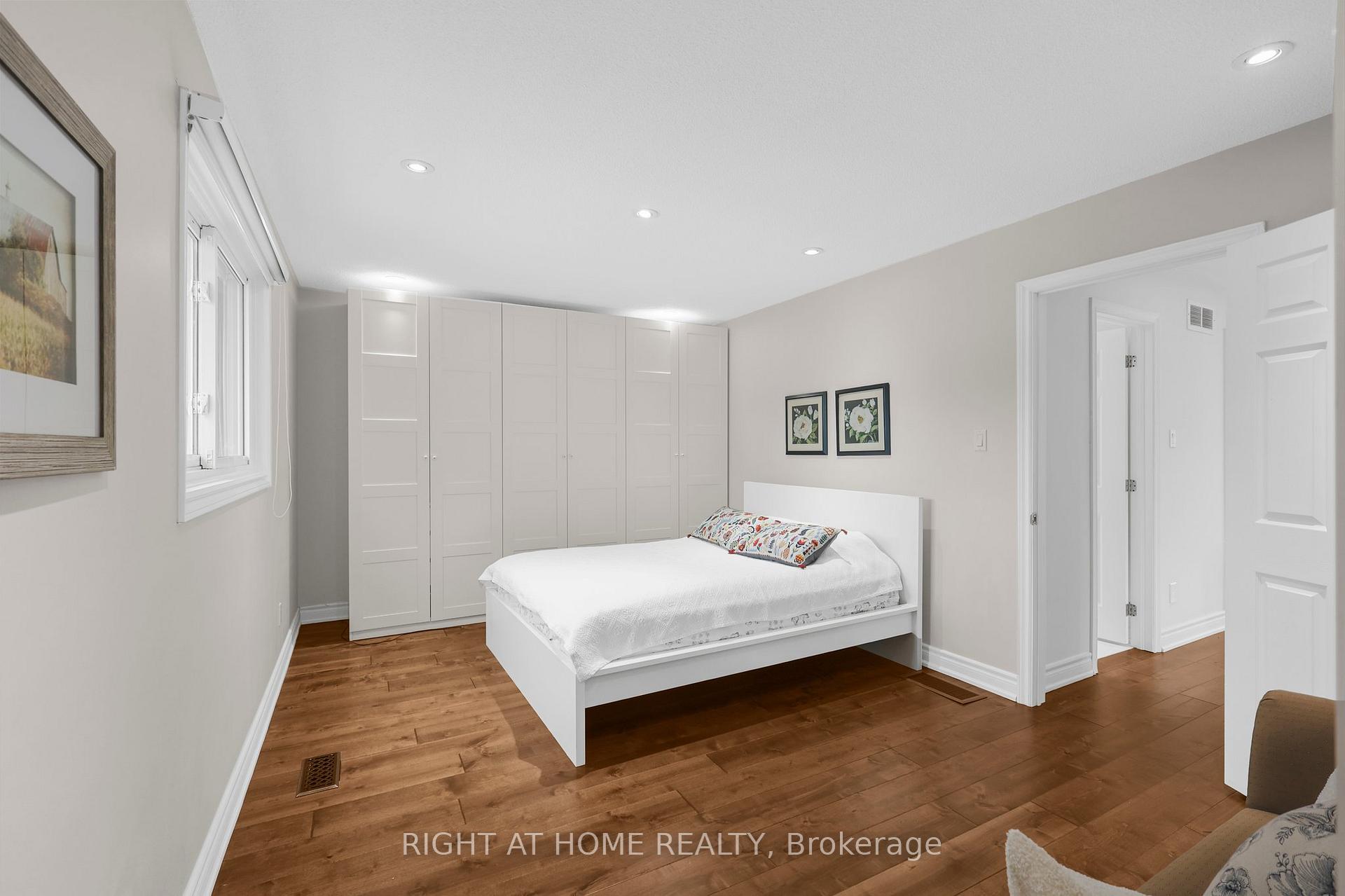 Photo 14 of 21 Spragg Circle, Markham, Markham Village — HOMEH