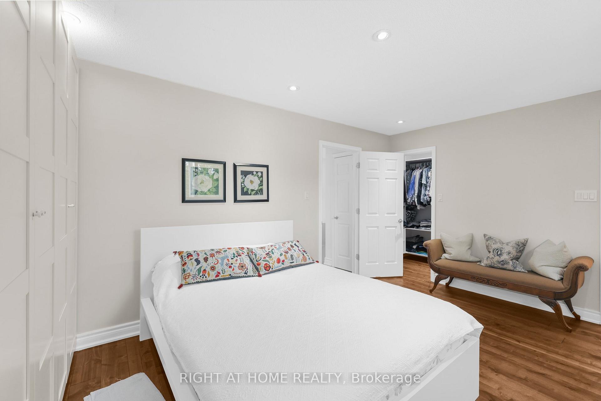 Photo 16 of 21 Spragg Circle, Markham, Markham Village — HOMEH