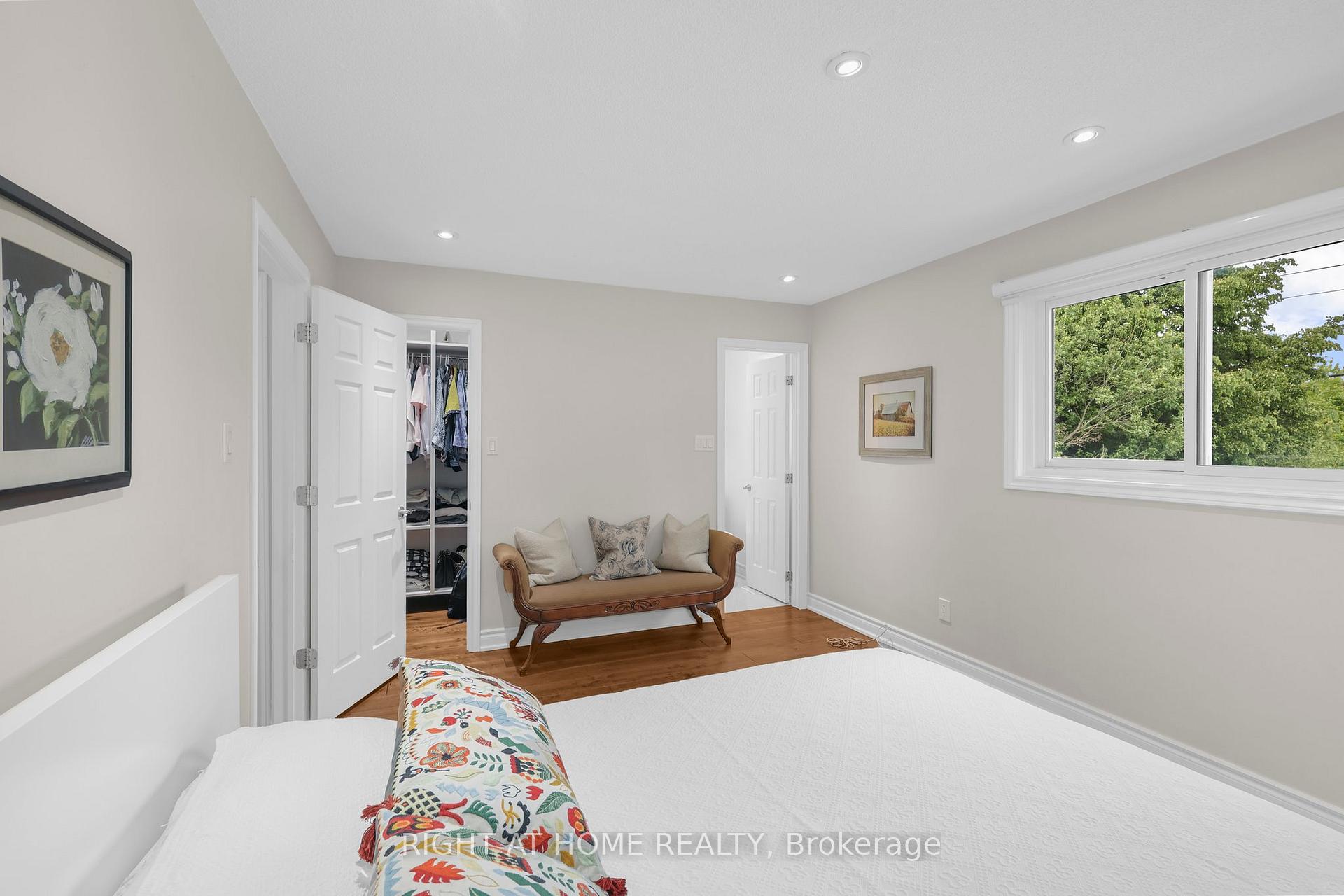 Photo 17 of 21 Spragg Circle, Markham, Markham Village — HOMEH