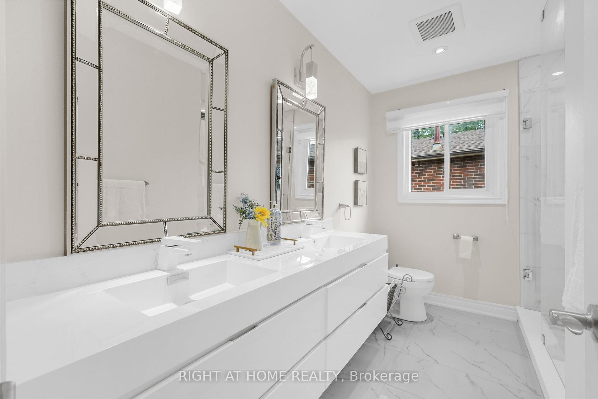 Photo 18 of 21 Spragg Circle, Markham, Markham Village — HOMEH