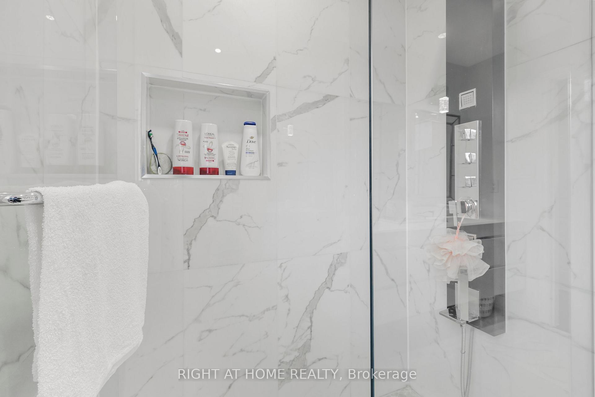 Photo 19 of 21 Spragg Circle, Markham, Markham Village — HOMEH