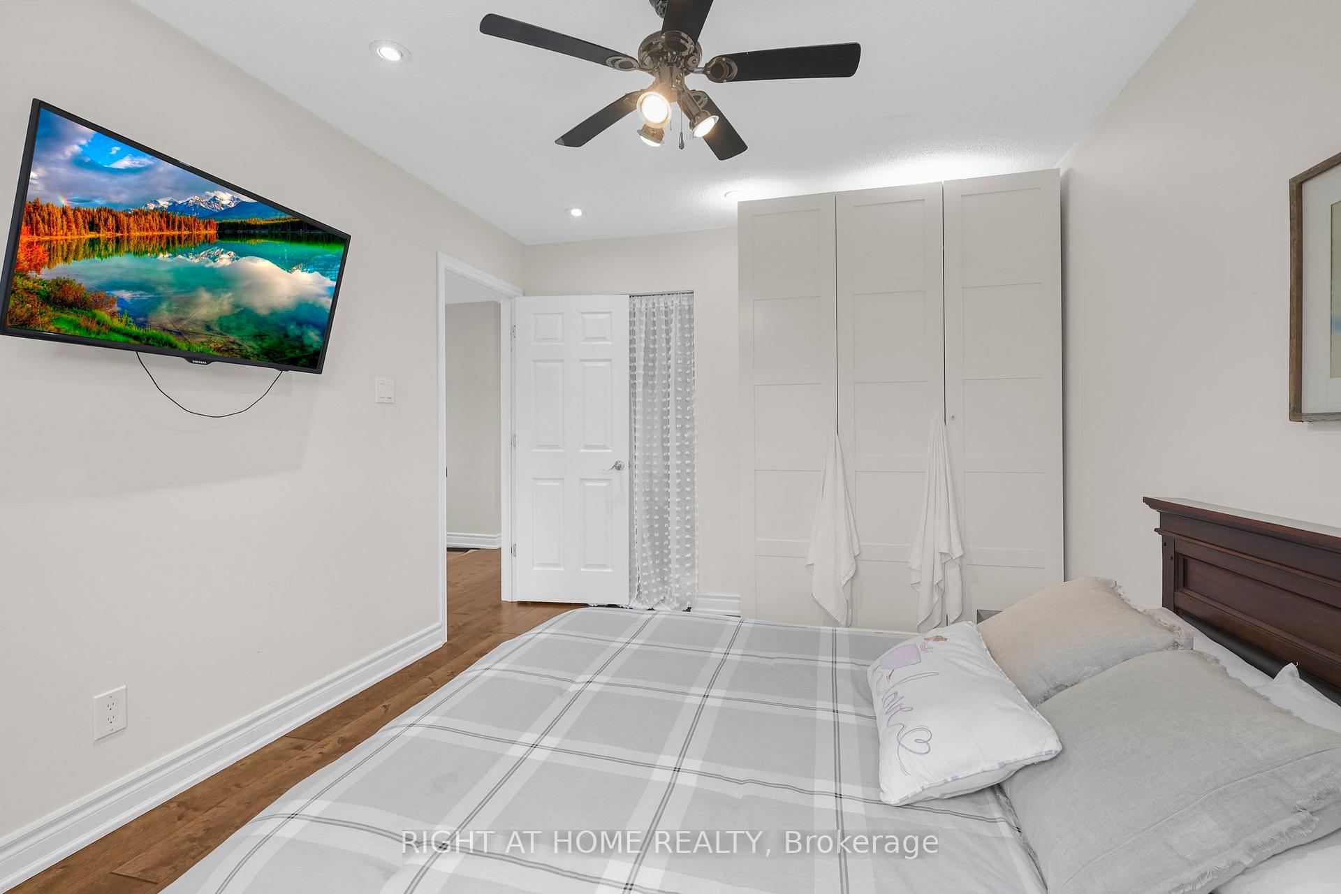 Photo 24 of 21 Spragg Circle, Markham, Markham Village — HOMEH